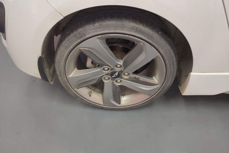 Used Hyundai Veloster 2012 1.6T Automatic Luxury Edition Right Rear Wheel Hub