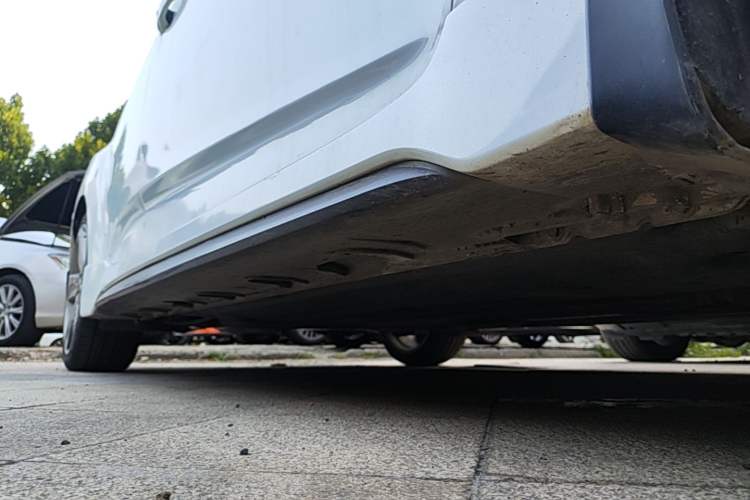 Used Hyundai Veloster 2012 1.6T Automatic Luxury Edition Right Side Sill