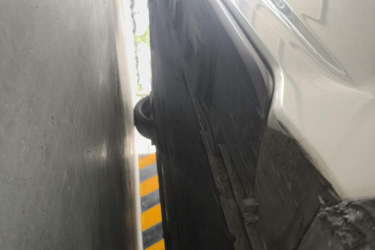 Used Hyundai Veloster 2012 1.6T Automatic Luxury Edition Right Side Sill