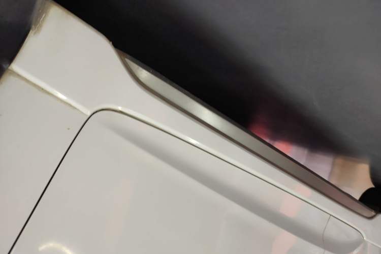 Used Hyundai Veloster 2012 1.6T Automatic Luxury Edition Right Side Sill