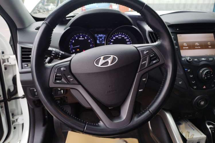 Used Hyundai Veloster 2012 1.6T Automatic Luxury Edition Steering Wheel