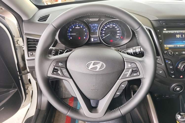 Used Hyundai Veloster 2012 1.6T Automatic Luxury Edition Steering Wheel