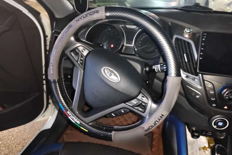 Used Hyundai Veloster 2012 1.6T Automatic Luxury Edition Steering Wheel