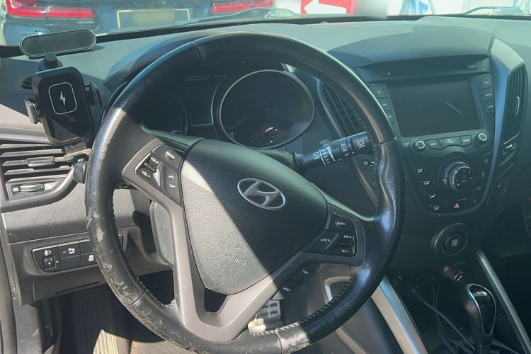 Used Hyundai Veloster 2012 1.6T Automatic Luxury Edition Steering Wheel