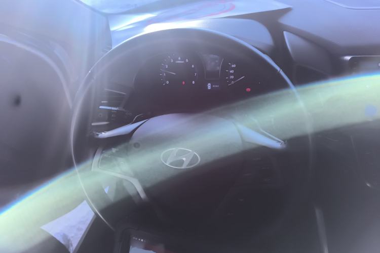 Used Hyundai Veloster 2012 1.6T Automatic Luxury Edition Steering Wheel