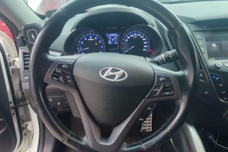 Used Hyundai Veloster 2012 1.6T Automatic Luxury Edition Steering Wheel