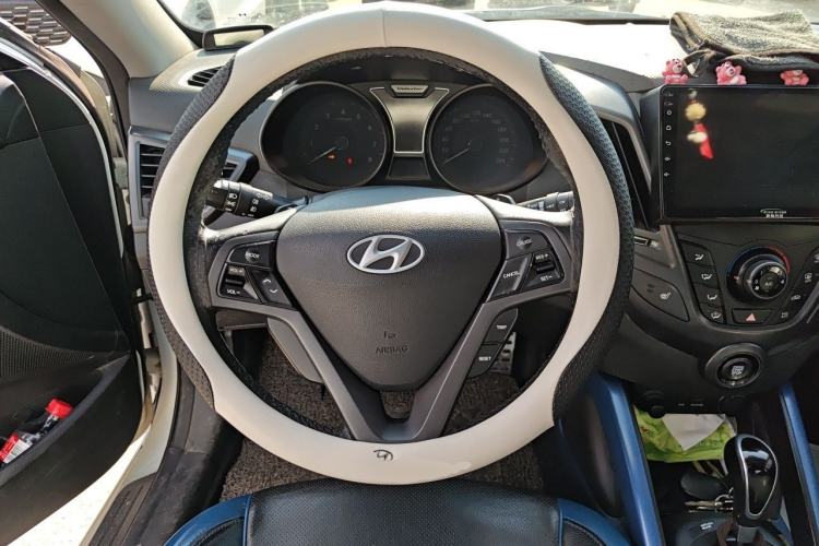Used Hyundai Veloster 2012 1.6T Automatic Luxury Edition Steering Wheel