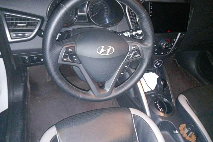 Used Hyundai Veloster 2012 1.6T Automatic Luxury Edition Steering Wheel
