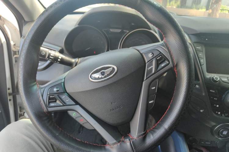 Used Hyundai Veloster 2012 1.6T Automatic Luxury Edition Steering Wheel