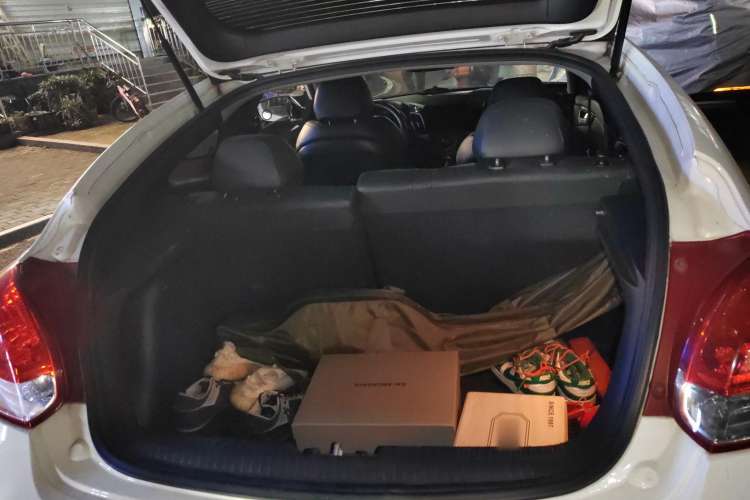 Used Hyundai Veloster 2012 1.6T Automatic Luxury Edition Trunk