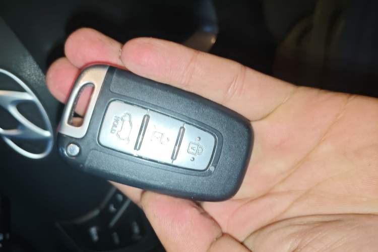 Used Hyundai Veloster 2012 1.6T Automatic Luxury Edition Vehicle Key