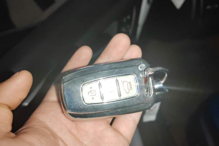 Used Hyundai Veloster 2012 1.6T Automatic Luxury Edition Vehicle Key