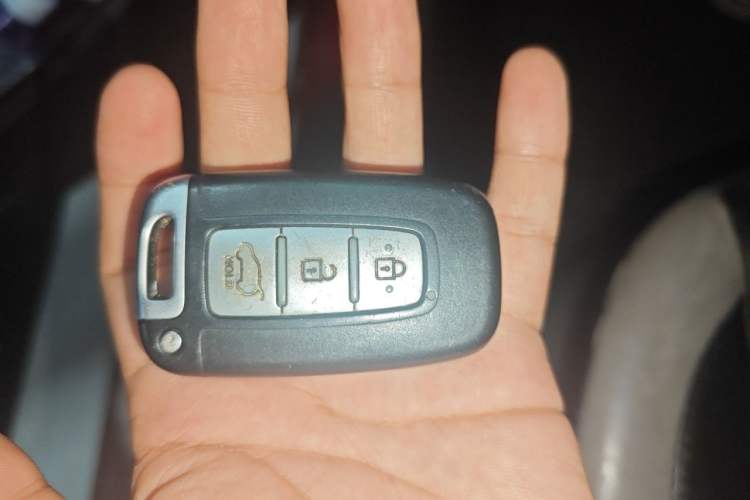 Used Hyundai Veloster 2012 1.6T Automatic Luxury Edition Vehicle Key