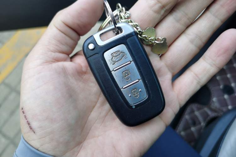 Used Hyundai Veloster 2012 1.6T Automatic Luxury Edition Vehicle Key