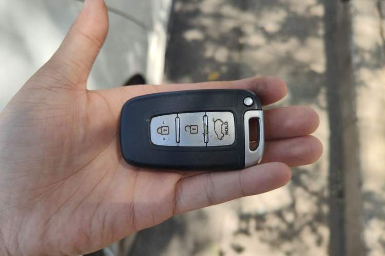 Used Hyundai Veloster 2012 1.6T Automatic Luxury Edition Vehicle Key