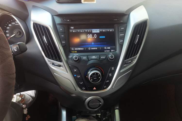 Used Hyundai Veloster 2012 1.6L Automatic Luxury Edition Audio And AC Panel