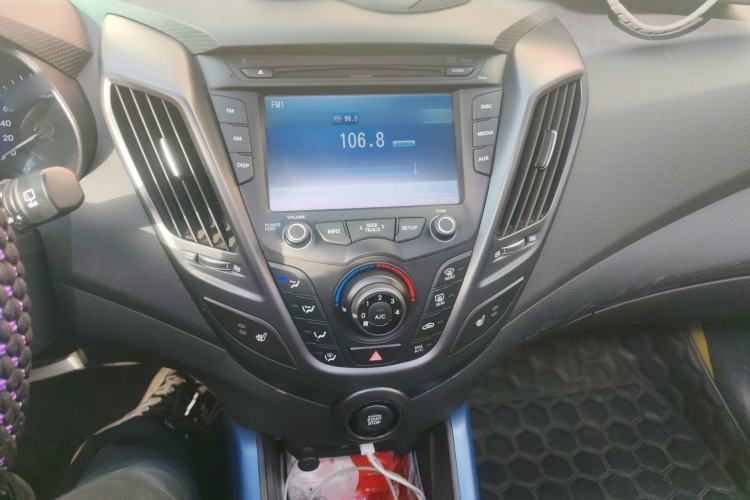 Used Hyundai Veloster 2012 1.6T Automatic Luxury Edition Audio And AC Panel