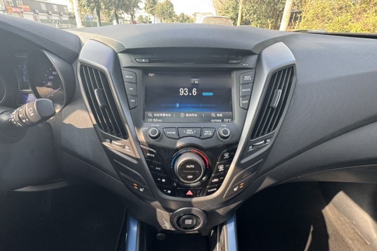 Used Hyundai Veloster 2012 1.6T Automatic Flagship Edition Audio And AC Panel