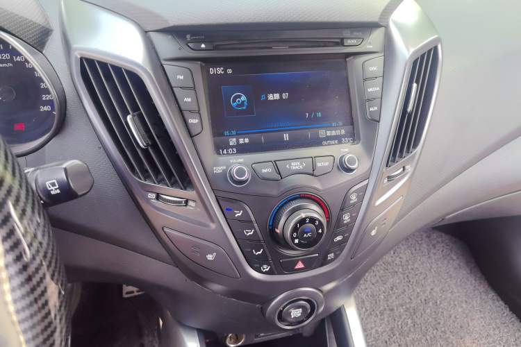 Used Hyundai Veloster 2012 1.6T Automatic Luxury Edition Audio And AC Panel