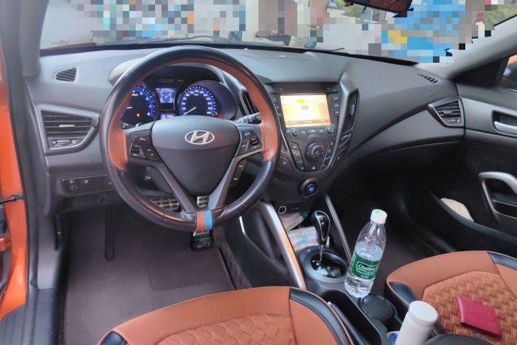 Used Hyundai Veloster 2012 1.6T Automatic Luxury Edition Center Console