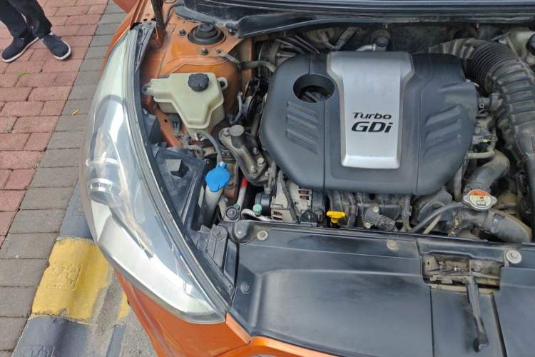 Used Hyundai Veloster 2012 1.6T Automatic Luxury Edition Engine Bay Right