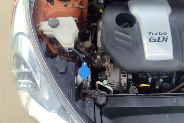 Used Hyundai Veloster 2012 1.6T Automatic Luxury Edition Engine Bay Right