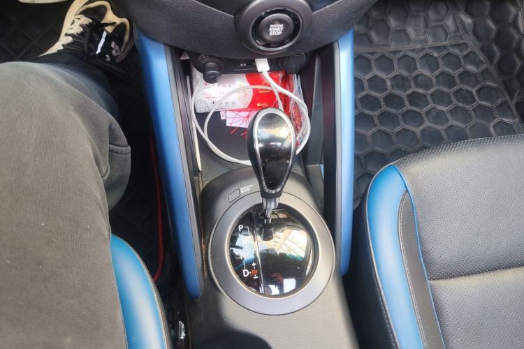 Used Hyundai Veloster 2012 1.6T Automatic Luxury Edition Gear Lever