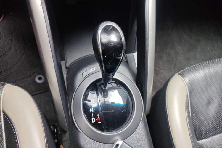Used Hyundai Veloster 2012 1.6T Automatic Luxury Edition Gear Lever
