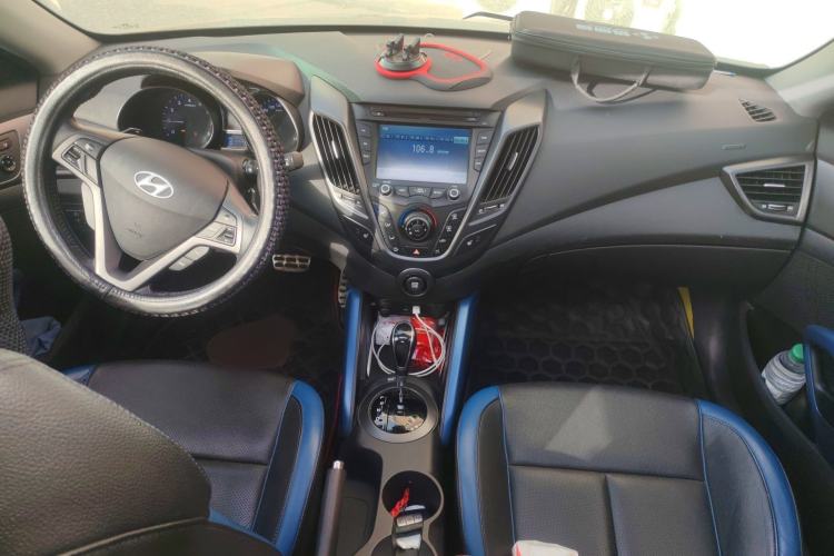 Used Hyundai Veloster 2012 1.6T Automatic Luxury Edition Interior 2