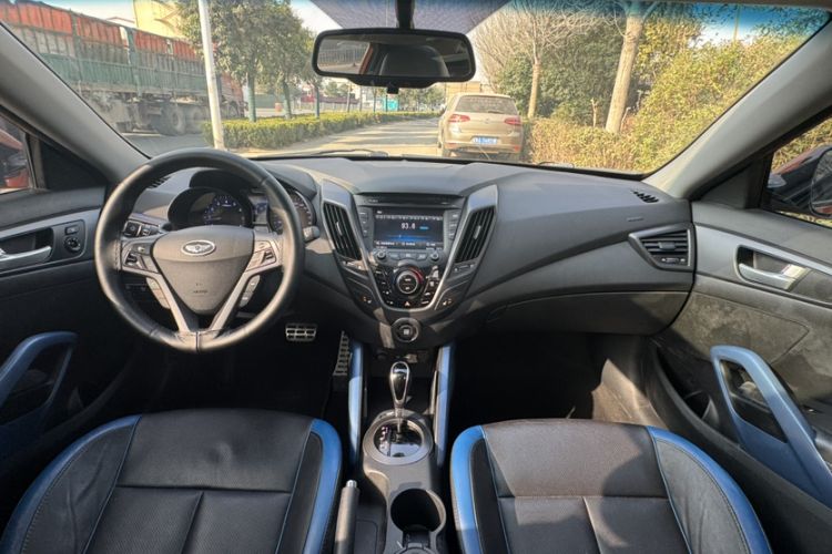 Used Hyundai Veloster 2012 1.6T Automatic Flagship Edition Interior 2