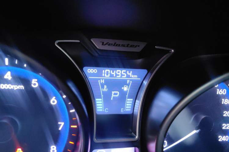 Used Hyundai Veloster 2012 1.6T Automatic Luxury Edition Odometer Close Up