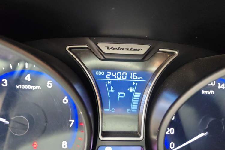 Used Hyundai Veloster 2012 1.6T Automatic Luxury Edition Odometer Close Up