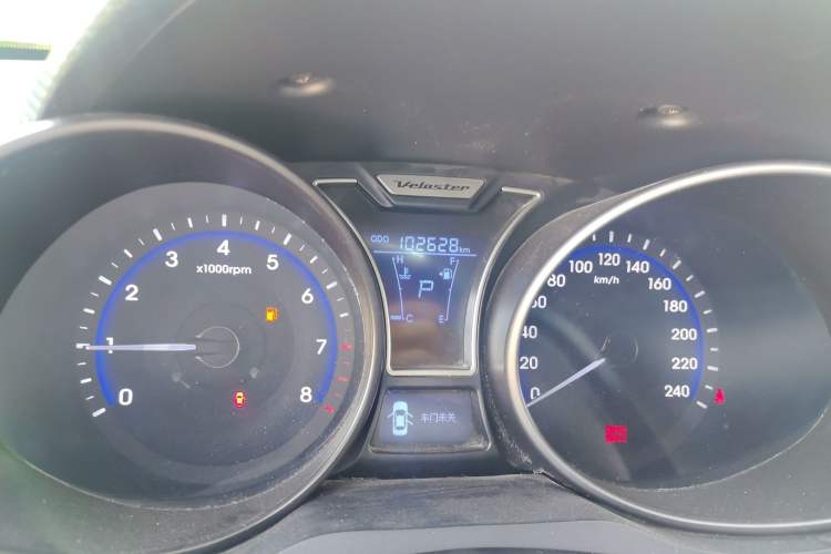 Used Hyundai Veloster 2012 1.6T Automatic Luxury Edition Odometer Close Up