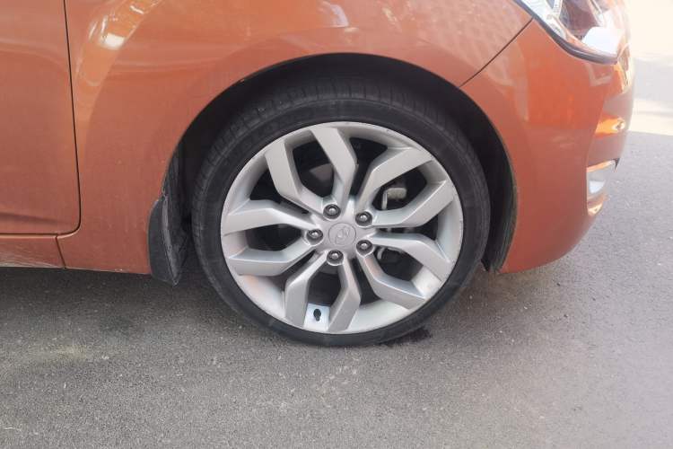 Used Hyundai Veloster 2012 1.6L Automatic Luxury Edition Right Front Wheel Hub