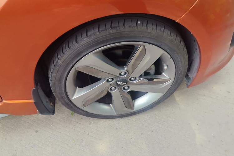 Used Hyundai Veloster 2012 1.6T Automatic Luxury Edition Right Front Wheel Hub