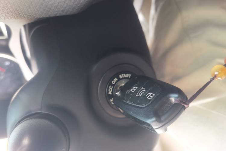 Used Hyundai Veloster 2012 1.6L Automatic Luxury Edition Vehicle Key