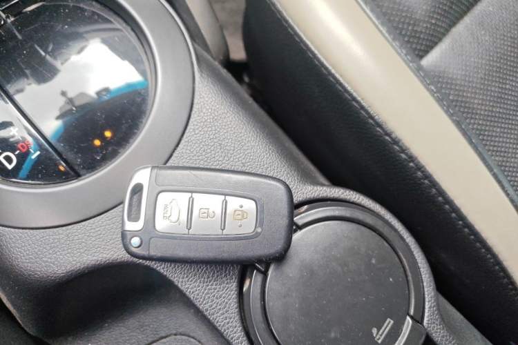 Used Hyundai Veloster 2012 1.6T Automatic Luxury Edition Vehicle Key