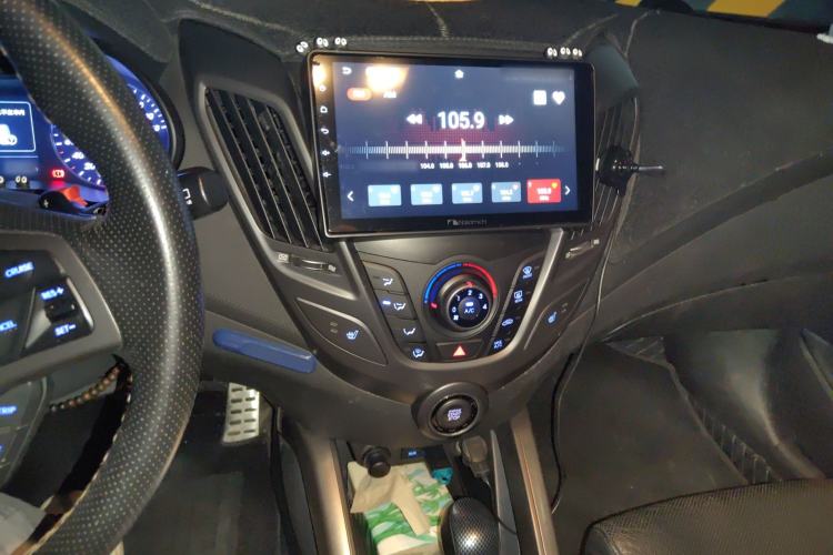 Used Hyundai Veloster 2015 1.6T Automatic Luxury Edition Audio And AC Panel