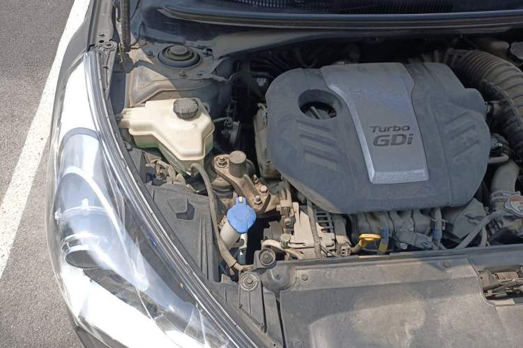 Used Hyundai Veloster 2015 1.6T Automatic Luxury Edition Engine Bay Right