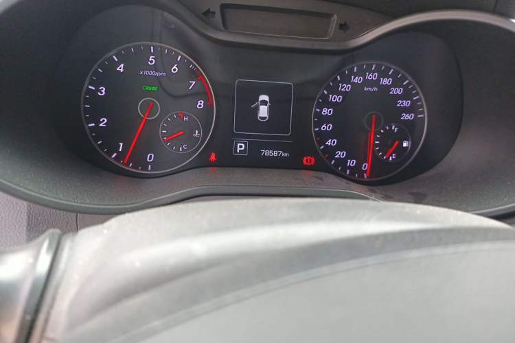 Used Hyundai Veloster 2015 1.6T Automatic Luxury Edition Odometer Close Up