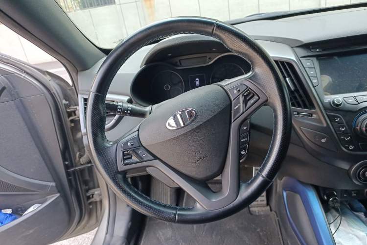 Used Hyundai Veloster 2015 1.6T Automatic Luxury Edition Steering Wheel