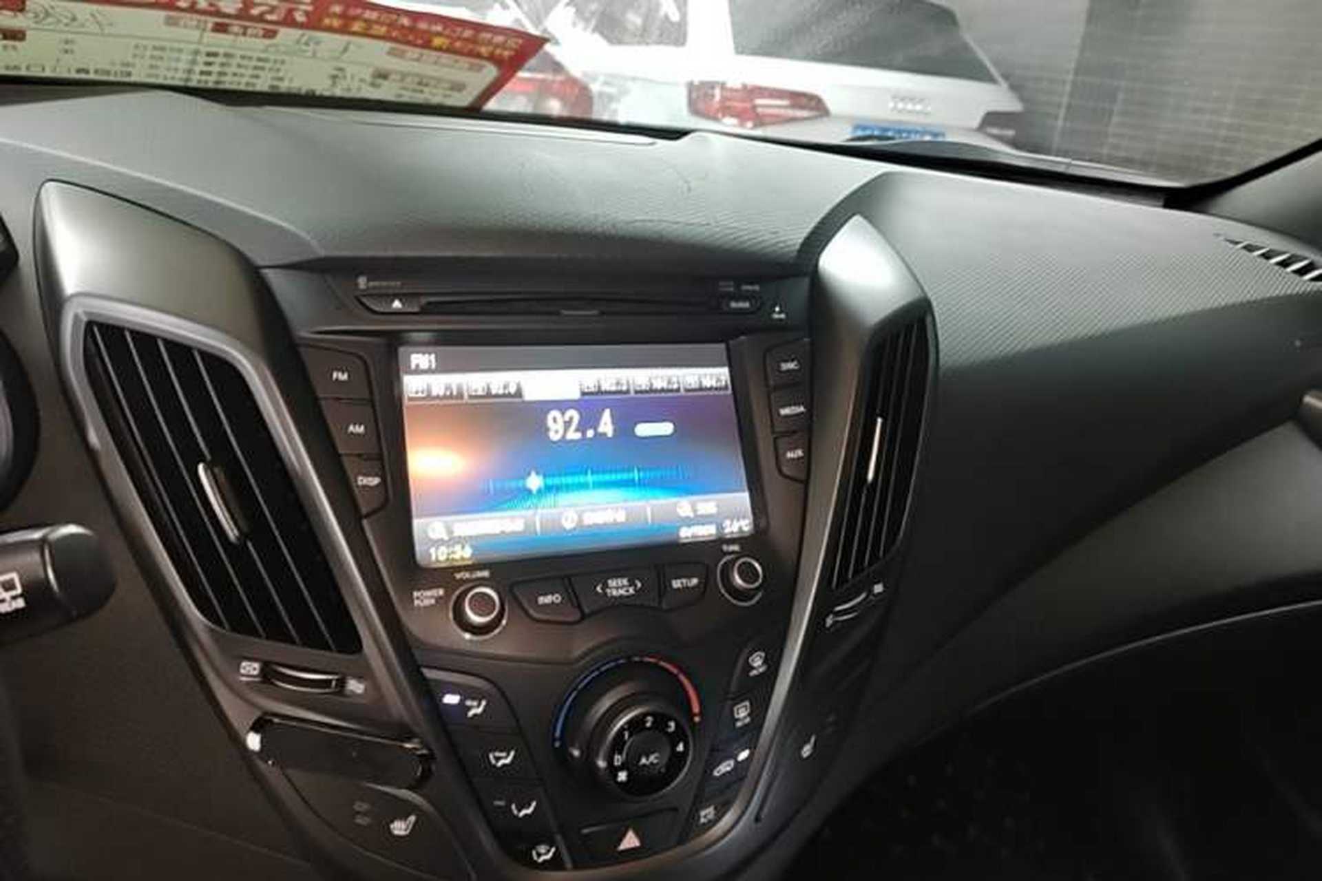 Used Hyundai Veloster 2015 1.6T Automatic Luxury Edition Audio And AC Panel