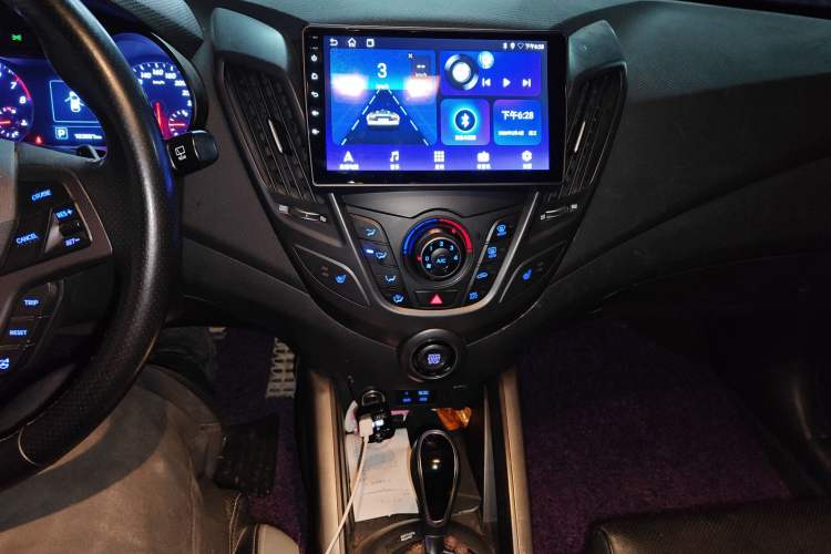 Used Hyundai Veloster 2015 1.6T Automatic Luxury Edition Audio And AC Panel