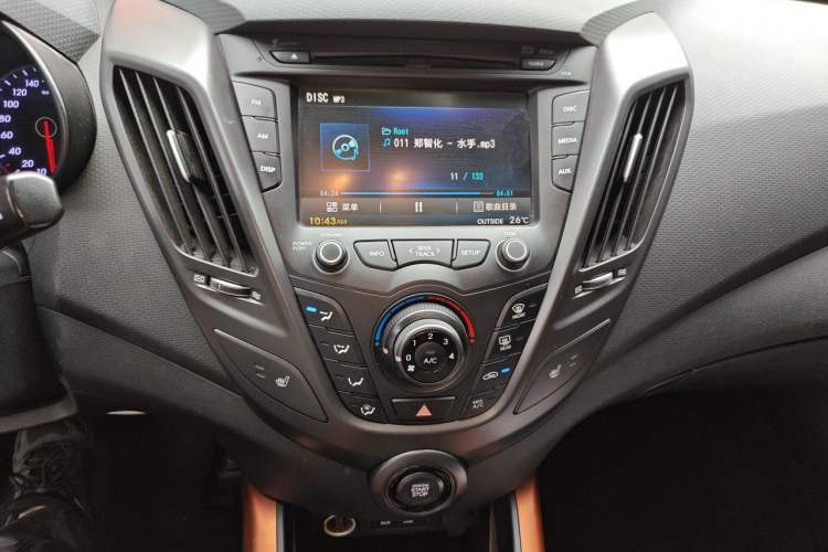 Used Hyundai Veloster 2015 1.6T Automatic Luxury Edition Audio And AC Panel