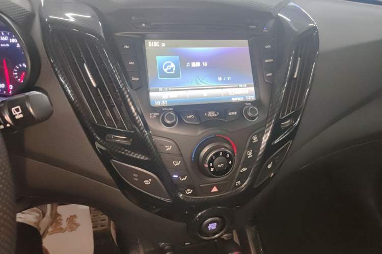 Used Hyundai Veloster 2015 1.6T Automatic Luxury Edition Audio And AC Panel