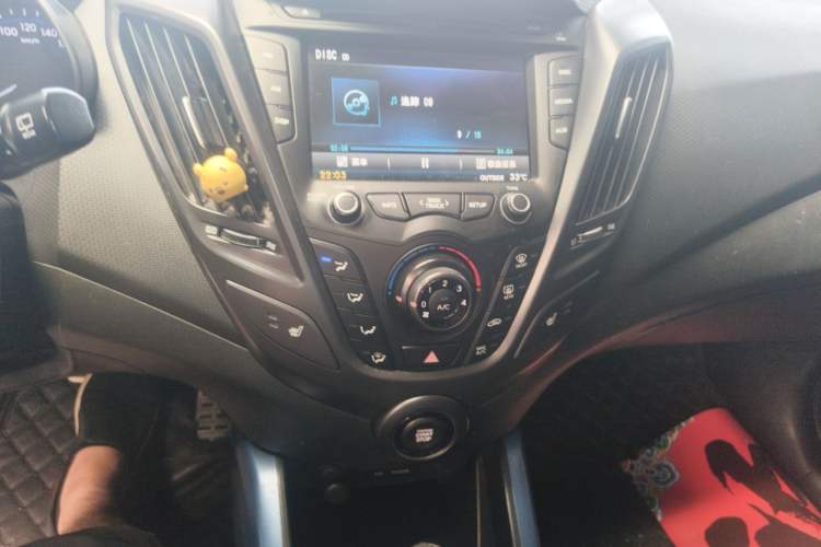Used Hyundai Veloster 2015 1.6T Automatic Luxury Edition Audio And AC Panel