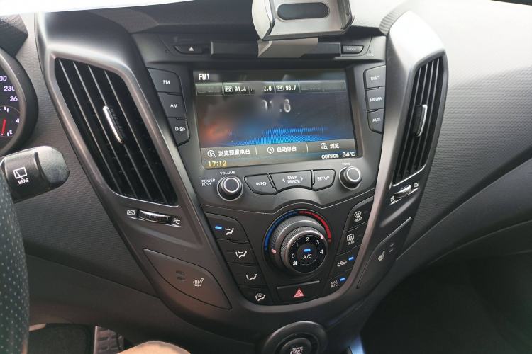 Used Hyundai Veloster 2015 1.6T Automatic Luxury Edition Audio And AC Panel