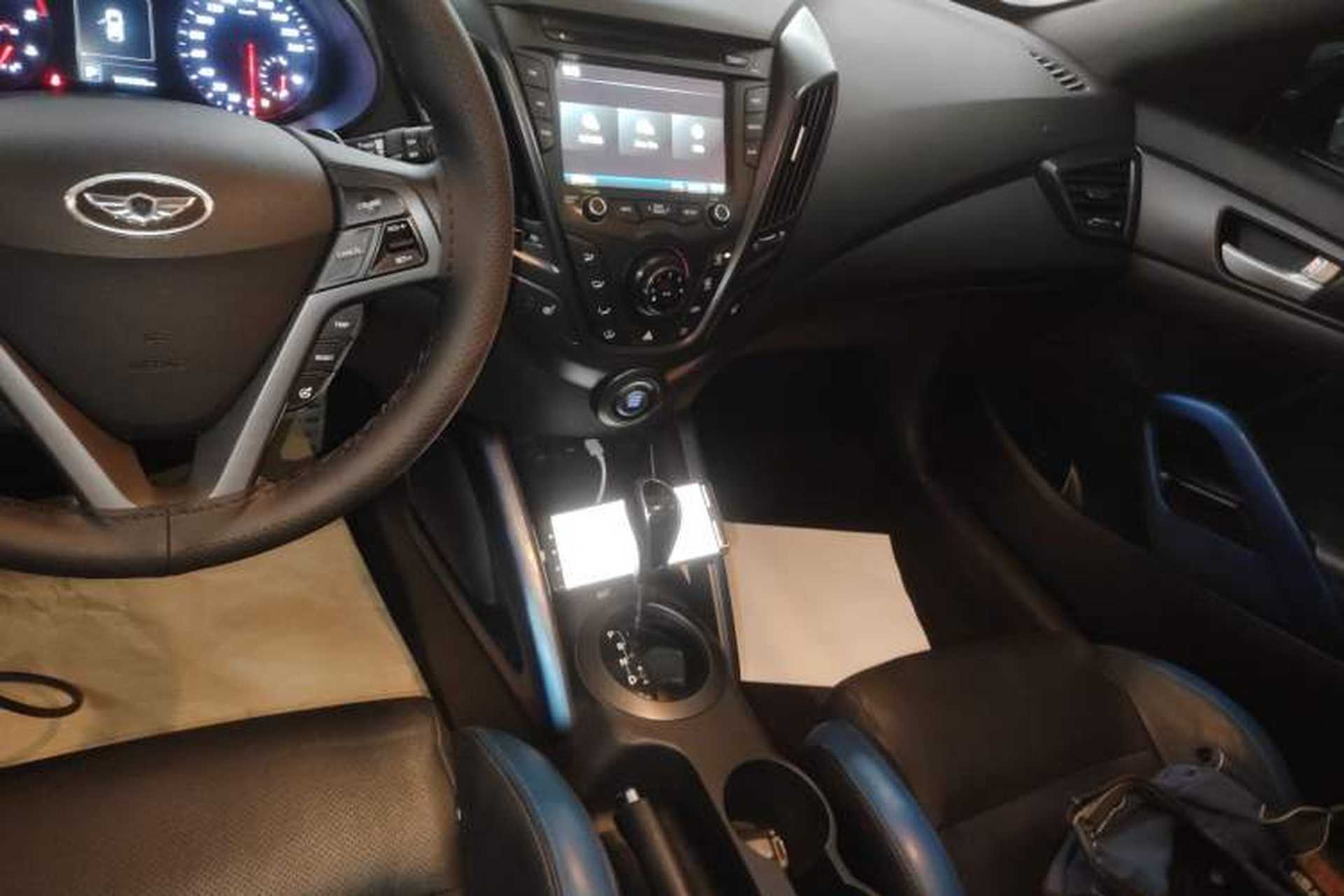 Used Hyundai Veloster 2015 1.6T Automatic Luxury Edition Audio And AC Panel