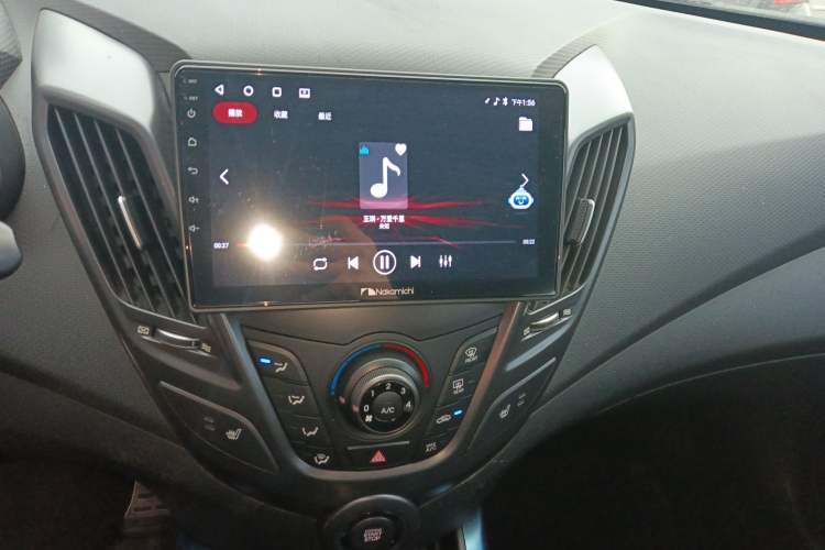 Used Hyundai Veloster 2015 1.6T Automatic Prestige Edition Audio And AC Panel