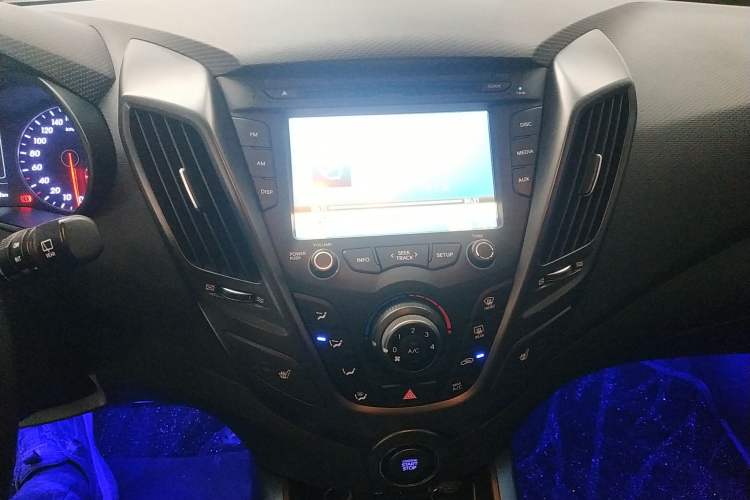 Used Hyundai Veloster 2015 1.6T Automatic Luxury Edition Audio And AC Panel